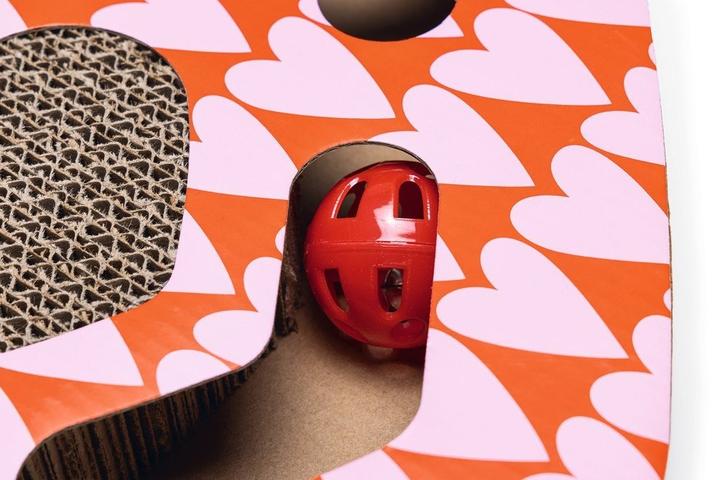 Actual product image Beeztees Cardboard scratching toy Hide (5 cm, Red, Beige)