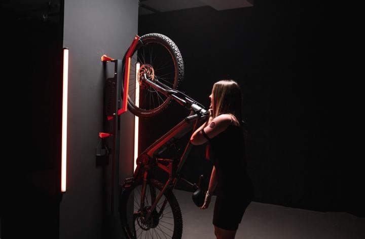 Produktbild Staybike Fahrradhalterung TURNINGgrau, schwenkbar Velohalterung, M 15-24kg Gewicht Fahrrad