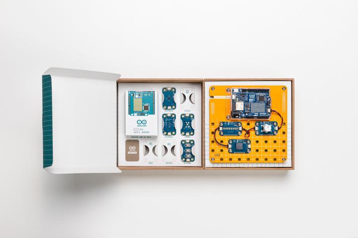 Actual product image Arduino UNO R4 Wi-Fi Plug-and-Make-Kit