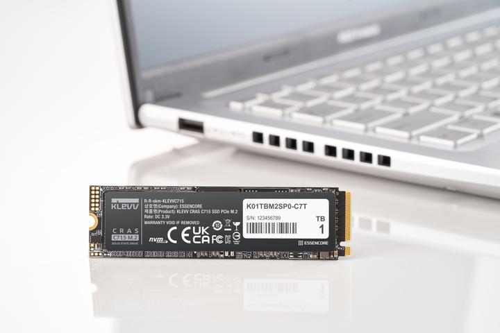 Immagine prodotto Klevv 1 TB C715 M.2 2280 PCIe Gen3 NVMe (1000 GB, M.2, M.2 2280)