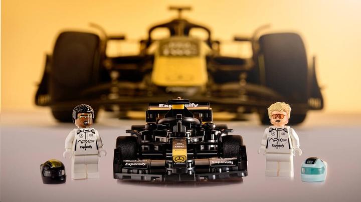 Produktbild LEGO APXGP Team Race Car aus F1® Der Film (77252)