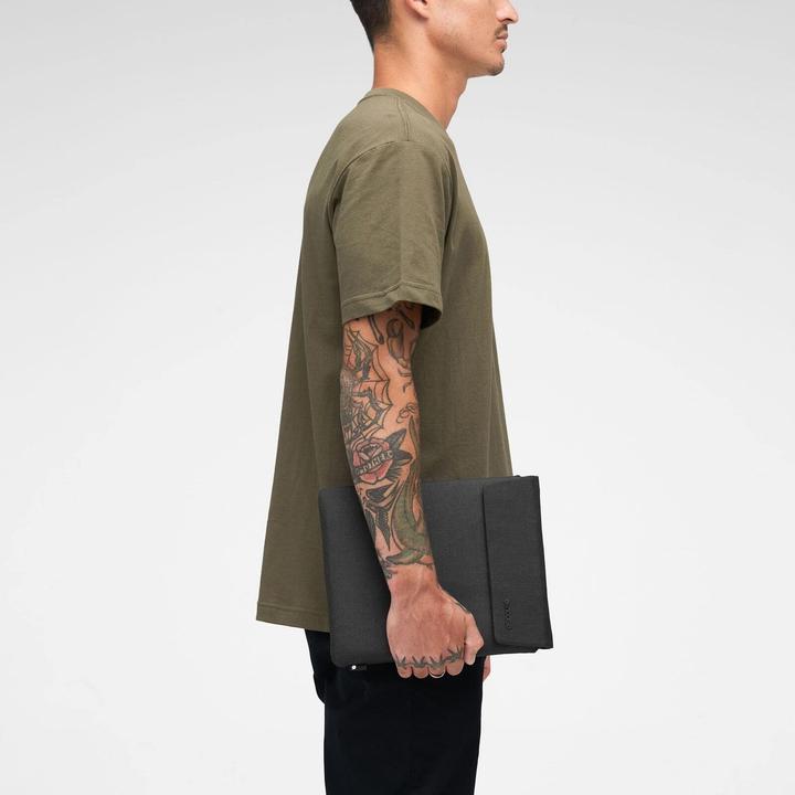 Actual product image Incase Crosstown Sleeve for 11-inch Tablet - Black (Universal)