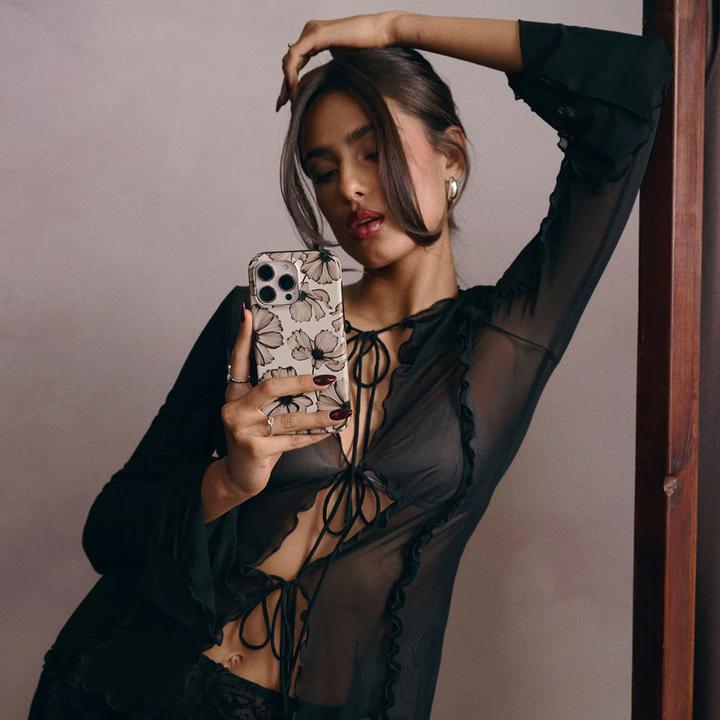 Productafbeelding Burga Tough Case Apple iPhone 16 Pro - Barely Yours (Apple iPhone 16 Pro)