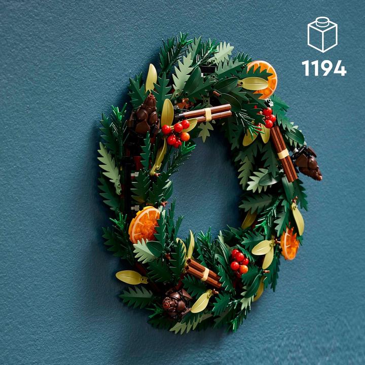 Actual product image LEGO Christmas wreath (10340, LEGO Icons)