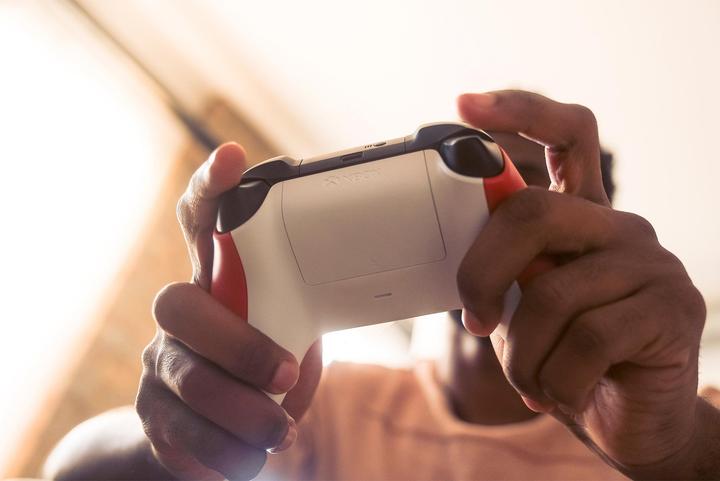 Produktbild Microsoft Xbox Wireless Controller Pulse Red (Android, iOS, PC, Xbox One S, Xbox One X, Xbox Series S, Xbox Series X)