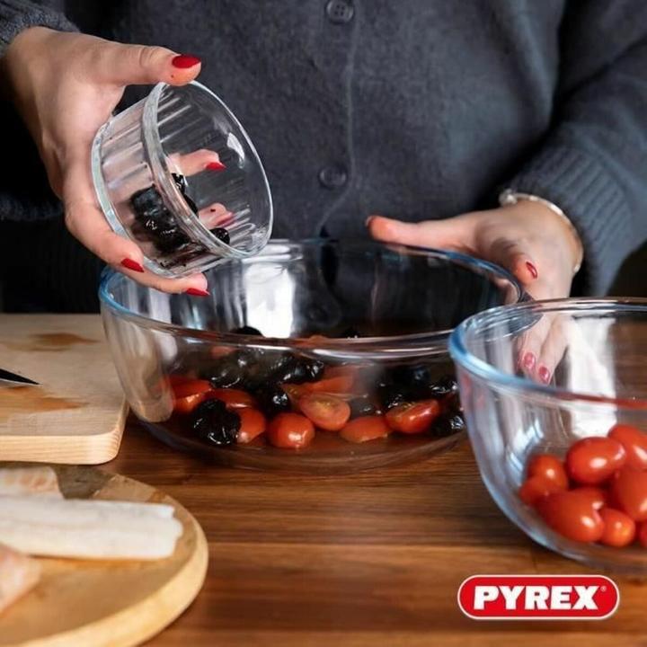 Actual product image Pyrex Classic