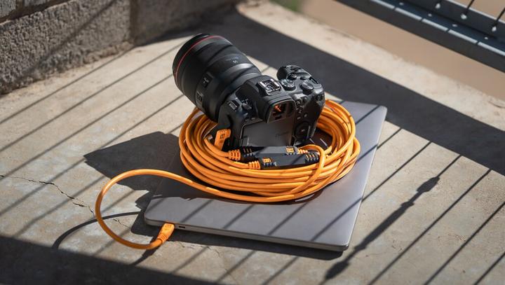 Produktbild Tether Tools TetherPro USB-C auf USB-C rechter Winkel orange 9,4m (9.40 m, USB 3.2 Gen 1)