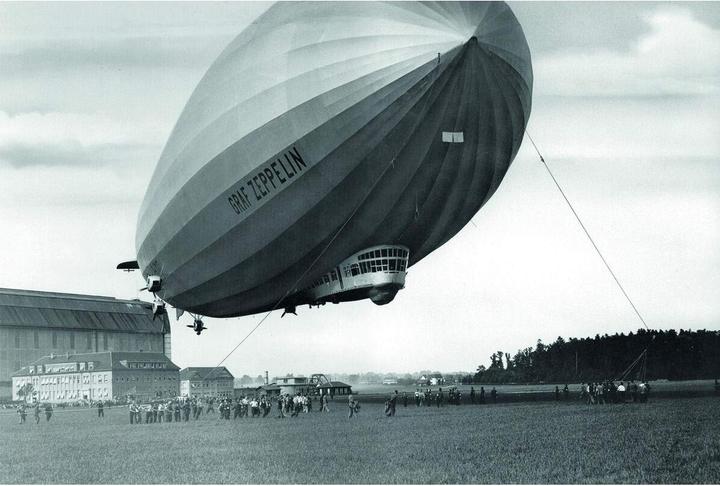 Image du produit Zeppelin Montre LZ129 GMT 7668-3 automatique (Montre numérique, 42 mm)