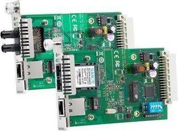 Produktbild Moxa CSM-200-1218 - unmanaged 10/100BaseT(X) zu 100BaseFX Einschubmodule für das NRack System
