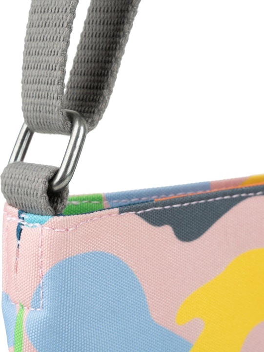 Produktbild Roka London Kennington B Mellow Camo Medium Recycled Canvas