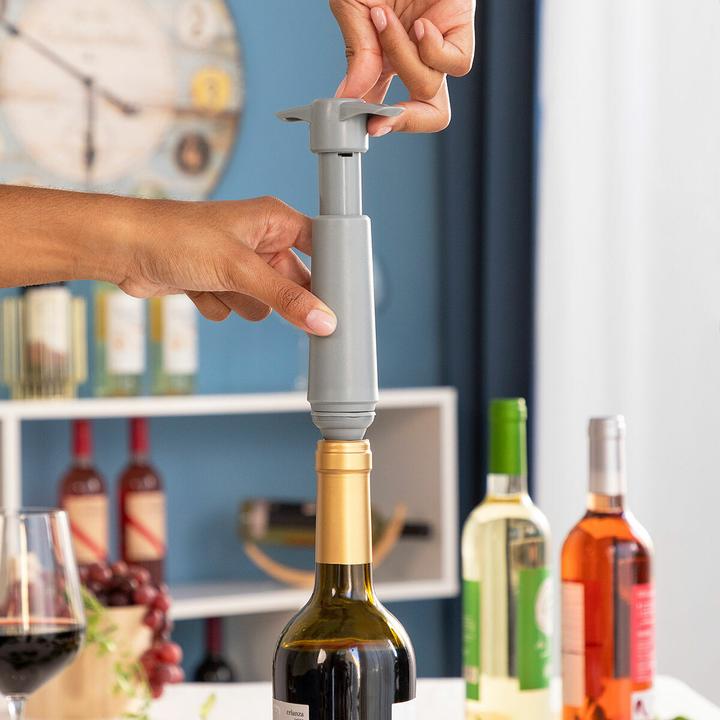 Actual product image InnovaGoods Vacuum pump for wine with 4 corks (Wine pump)