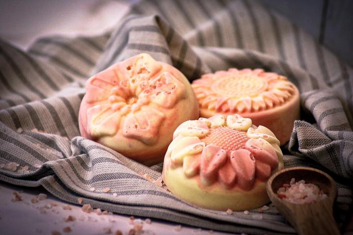 Actual product image Vivi Soaps Himalayan salt soap (Hard soap)