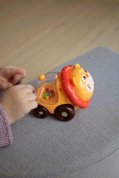 Produktbild Scandinavian Baby Products Babyspielzeugauto - Konfetti-Löwe