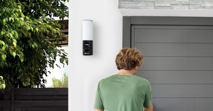 Actual product image EZVIZ LC3 (2560 x 1440 Pixels)