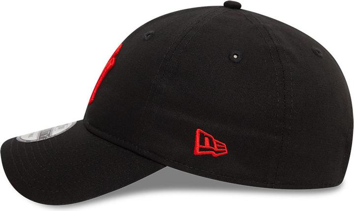 Actual product image New Era 9Twenty Casual Cap - New York Yankees Black / Red
