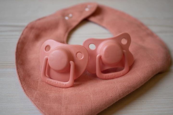 Actual product image Filibabba Pacifiers 2-pack - Coral +6 months (2x, 6 - 36 Months)