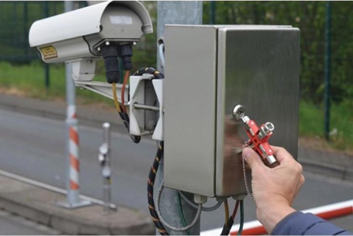 Produktbild S+B Schaltschrankschlüssel SuBMaster 9 in 1