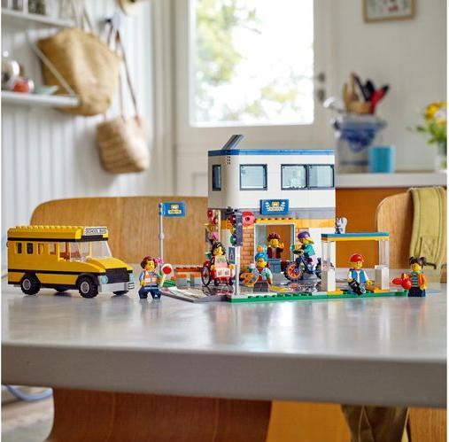 Image du produit LEGO École avec bus scolaire (60329, LEGO City)