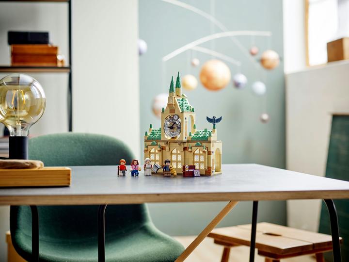 Produktbild LEGO Hogwarts Krankenflügel (76398, LEGO Harry Potter)