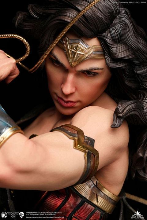 Actual product image Queen Studios Wonder Woman Comic Statuette 1/4 Wonder Woman Early Bird Version 47 cm