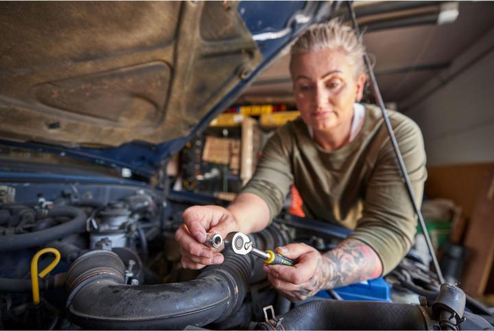 Produktbild Stanley Steckschluessel Set ½ Zoll + ¼ Zoll, 81teilig