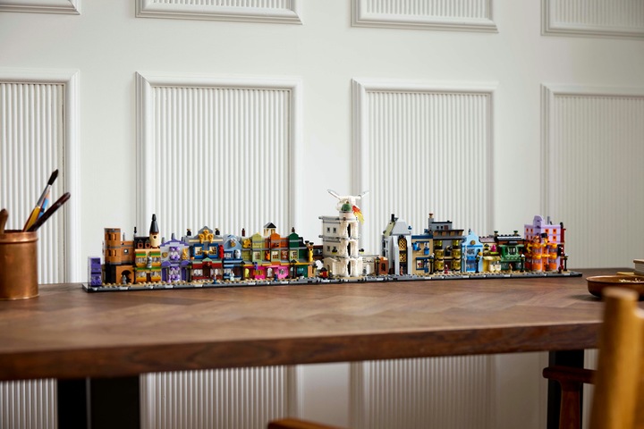 Actual product image LEGO Die Zauberläden der Winkelgasse (76444, LEGO Harry Potter)