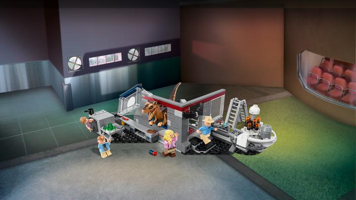 Actual product image LEGO Jurassic World Hunt for the Velociraptor (75932, LEGO Jurassic World)