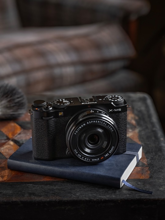 Image du produit Fujifilm X-M5 + Fujinon XC 15-45mm F3.5-5.6 OIS PZ (15 - 45 mm, 26.10 Mpx, APS-C / DX)