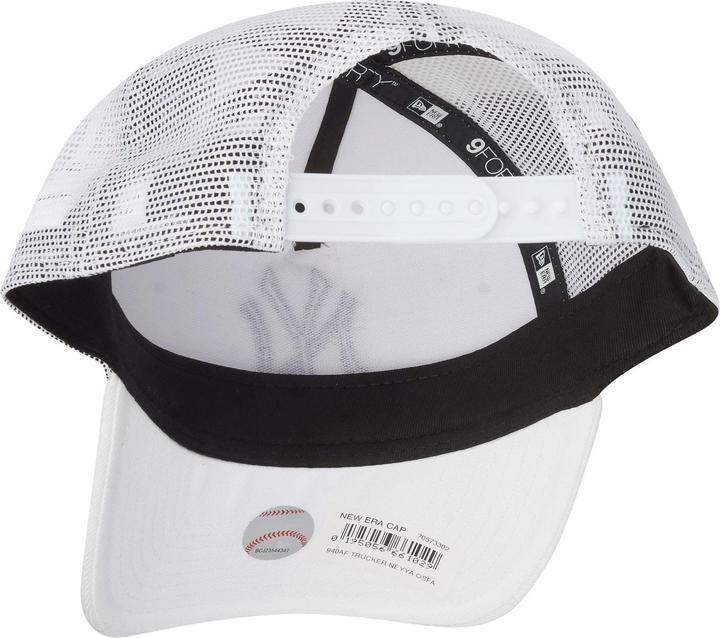 Actual product image New Era 9Forty Snapback Trucker Cap - New York Yankees White