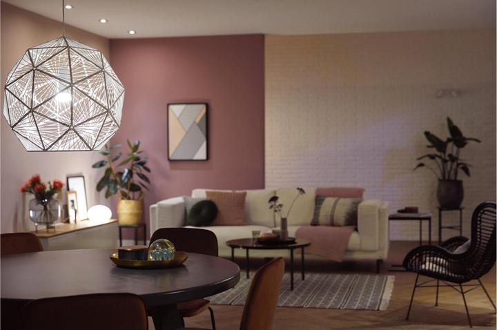 Produktbild Philips Hue White (E27, 9 W, 806 lm, 4 x, F)