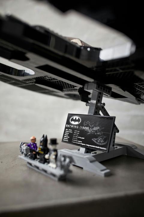 Actual product image LEGO 1989 Batwing (76161, LEGO DC, LEGO Rare Sets)