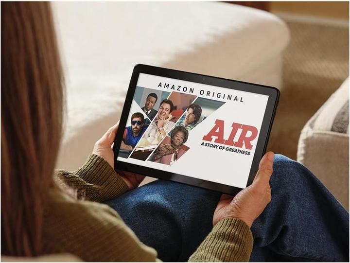 Produktbild Amazon Fire HD 10 Tablet (2023) WiFi 32 GB mit Werbung schwarz (nur WLAN, 10.10", 32 GB, Black)