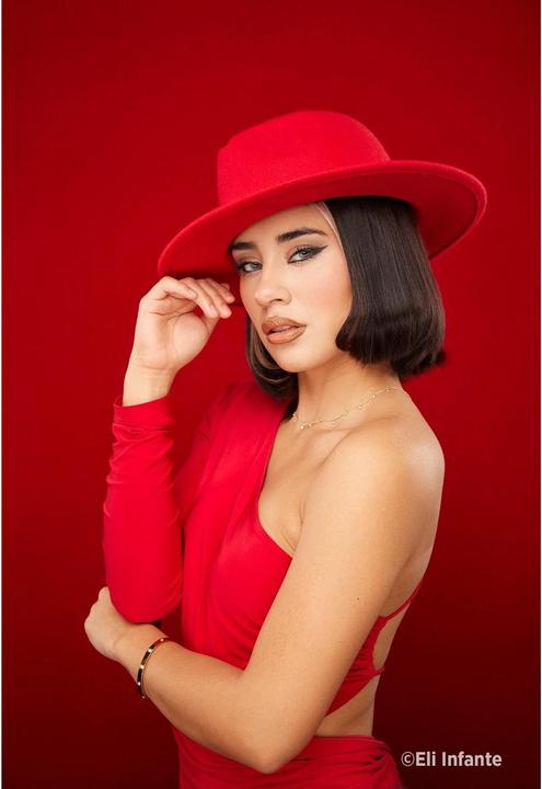 Actual product image Westcott X Drop Pro Wrinkle Resistant Backdrop Scarlet Red (2.4 x 2.4 m) (240 cm, 240 cm)