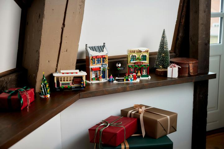 Image du produit LEGO La rue principale décorée pour Noël (10308, LEGO difficiles à trouver)