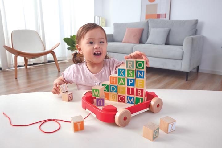 Immagine prodotto Hape Blocchi di lettere nel carrello estraibile