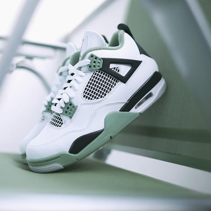 Image du produit Nike Air Jordan 4 (38)