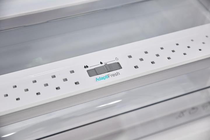 Actual product image Sharp SJ-LD300E00X-EU (294 l)