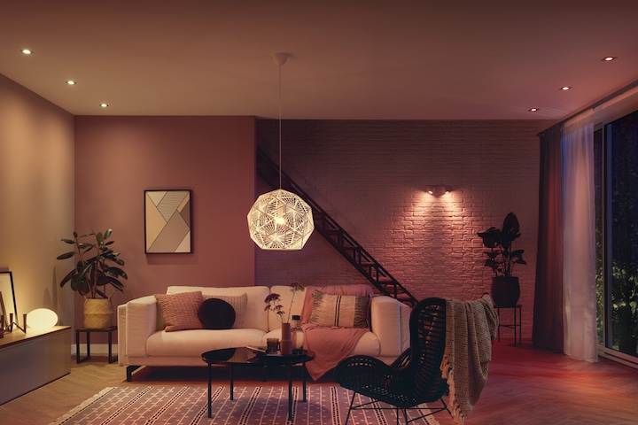 Produktbild Philips Hue White Ambiance (E27, 6 W, 570 lm, 4 x, F)