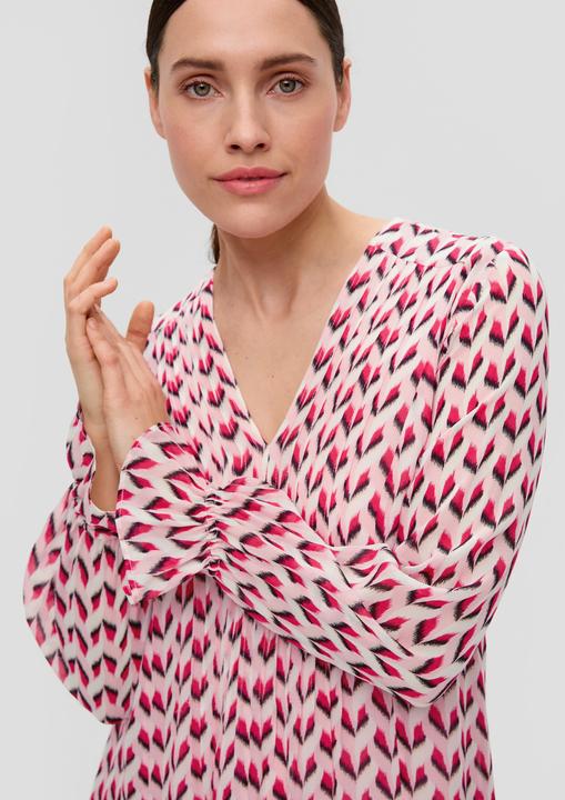 Produktbild s.Oliver Kleid Chiffonkleid mit V-Ausschnitt (32)