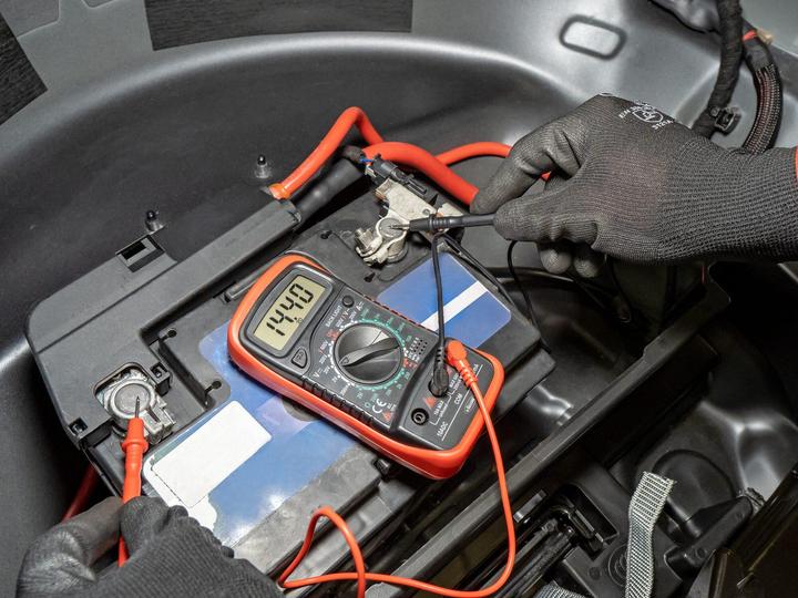 Actual product image Vigor V4324 Digital Multimeter (CAT II)