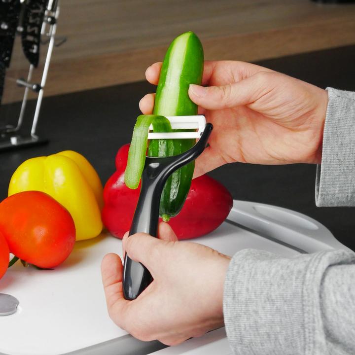 Actual product image Intirilife 17-piece set kitchen knives with knife block