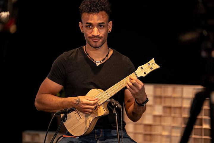 Image du produit Ortega Ukulele Acustico-Elettrico Concert Serie Bambù Tutto Legno Massello (Acoustique)