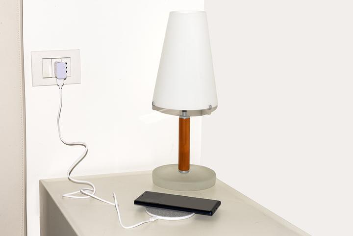 Actual product image Wireless Charger for Smartphone to Recharge (10 W)