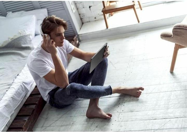 Productafbeelding Acer Iconia P10-21Q-86BJ Aluminium (Alleen WLAN, 10.40", 128 GB, Zwart)