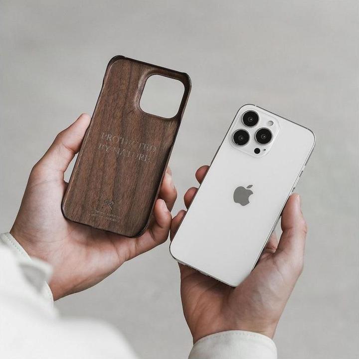 Actual product image Woodcessories Slim Case Walnuss (Apple iPhone 14 Plus)