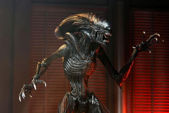 Actual product image Neca Alien: Romulus Ultimate Scorched Xenomorph