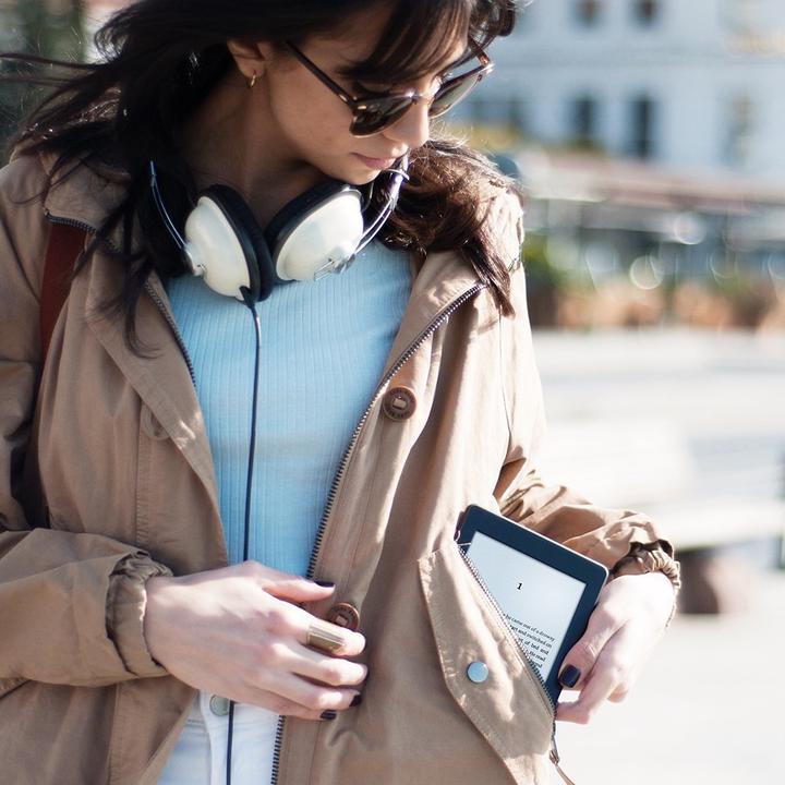 Actual product image Amazon Kindle Paperwhite (2015) - Special Offers (6", 4 GB, Black)
