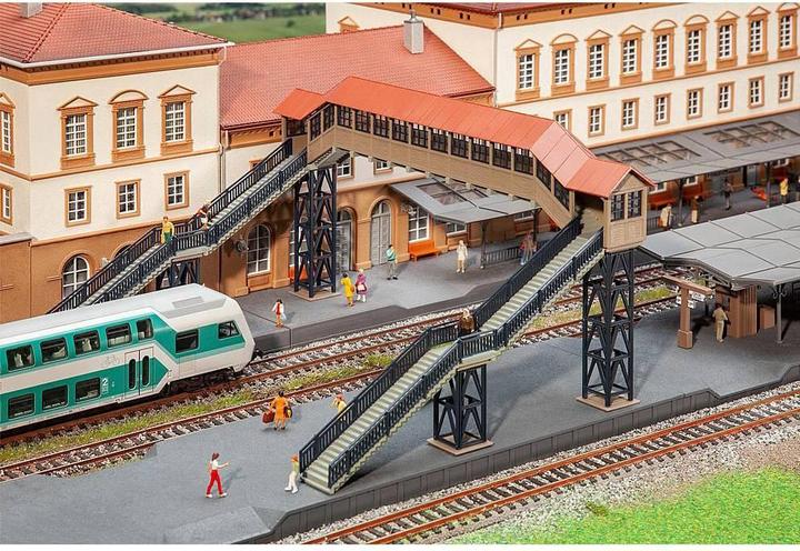 Actual product image Faller Pedestrian bridge with roofing