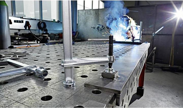 Produktbild Bessey Schraubzwinge für Schweisstisc (300 mm)