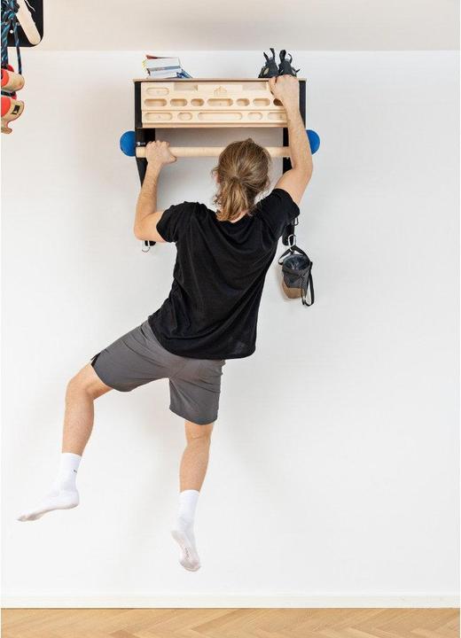 Actual product image Clevo Climbing Bundle CLEVO Wall + Hangboard